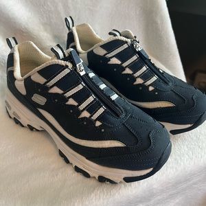 Sketchers sneakers size 8